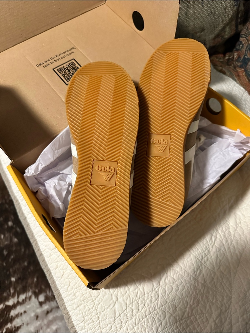 Gola Tan Suede Sneakers slides with White Stripes - Picture 5 of 8